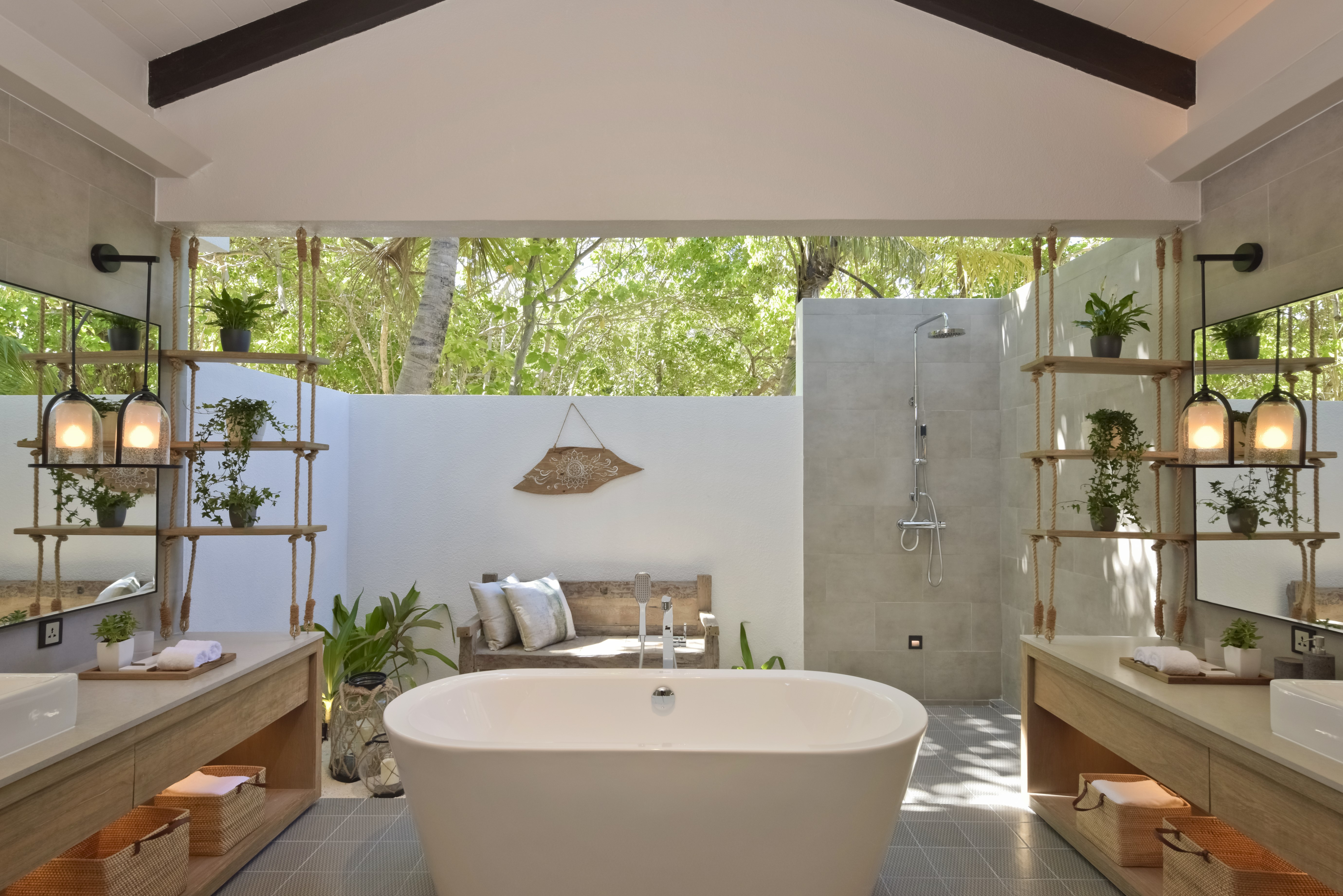 Luxurious bathtub of Beach Pool Villa at Grand Park Kodhipparu