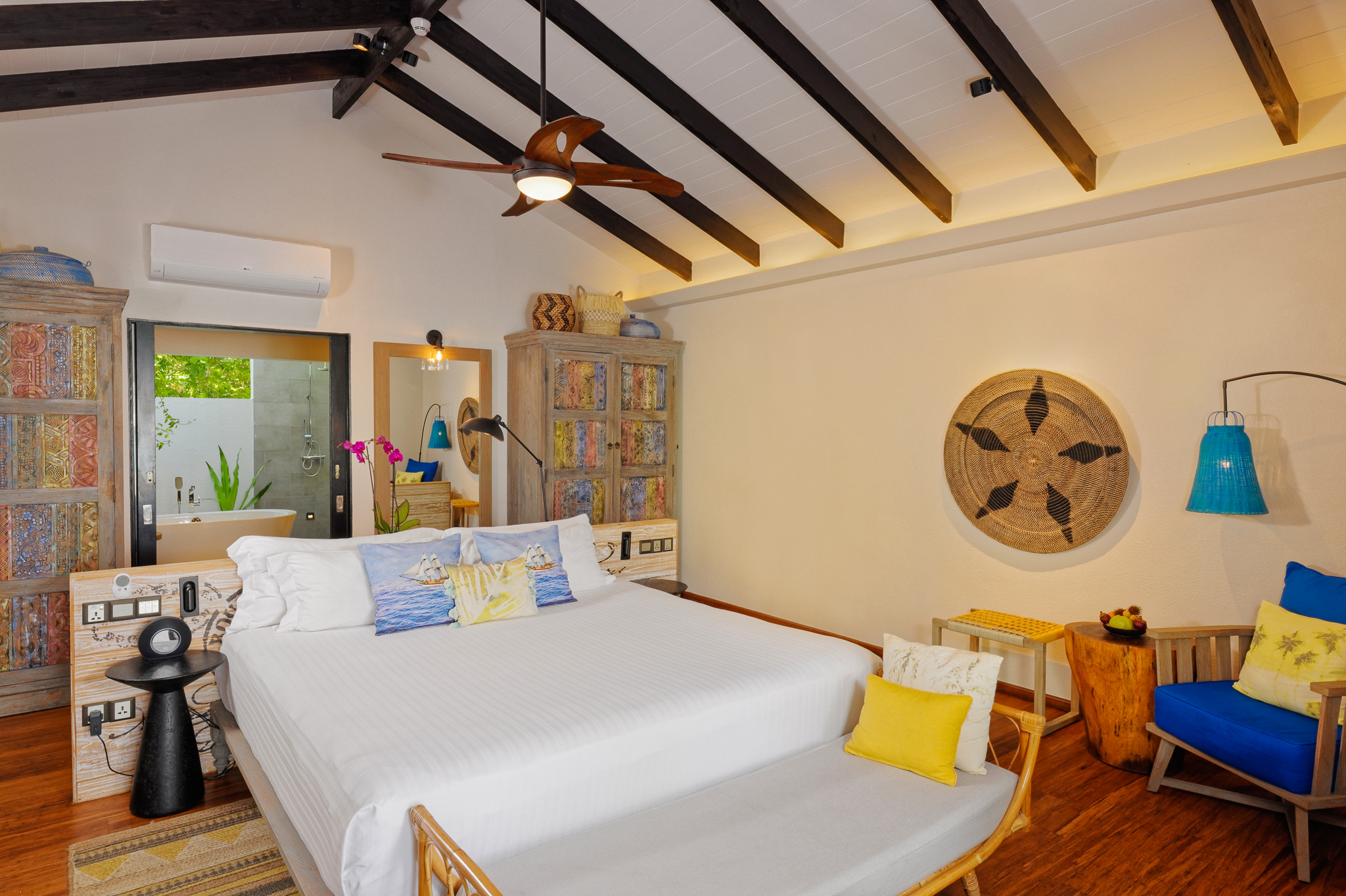 Спальня - Пляжная вилла с бассейном в отеле Grand Park Kodhipparu, Мальдивы