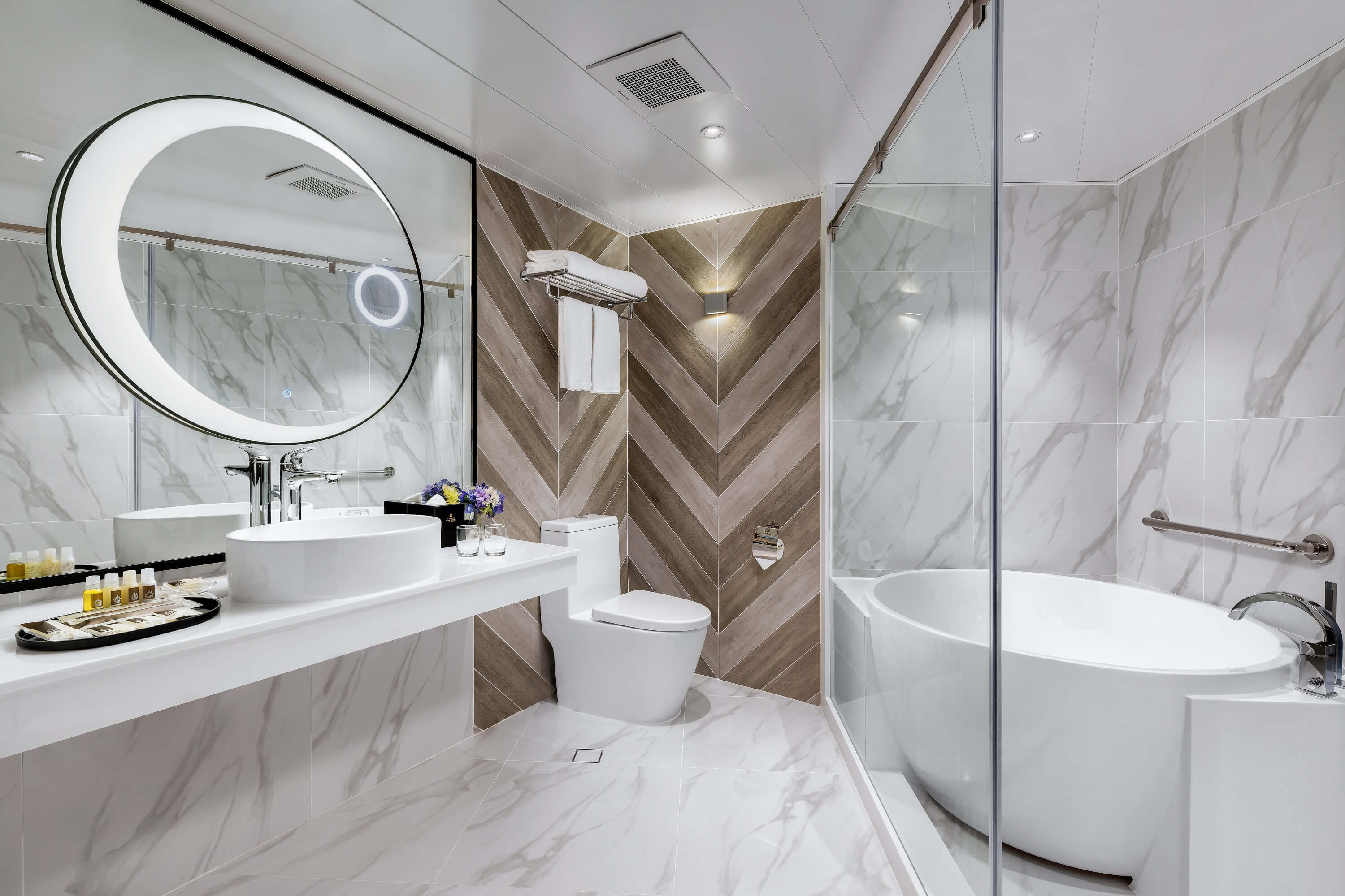 Deluxe Suite Bathroom at Park Hotel Hong Kong